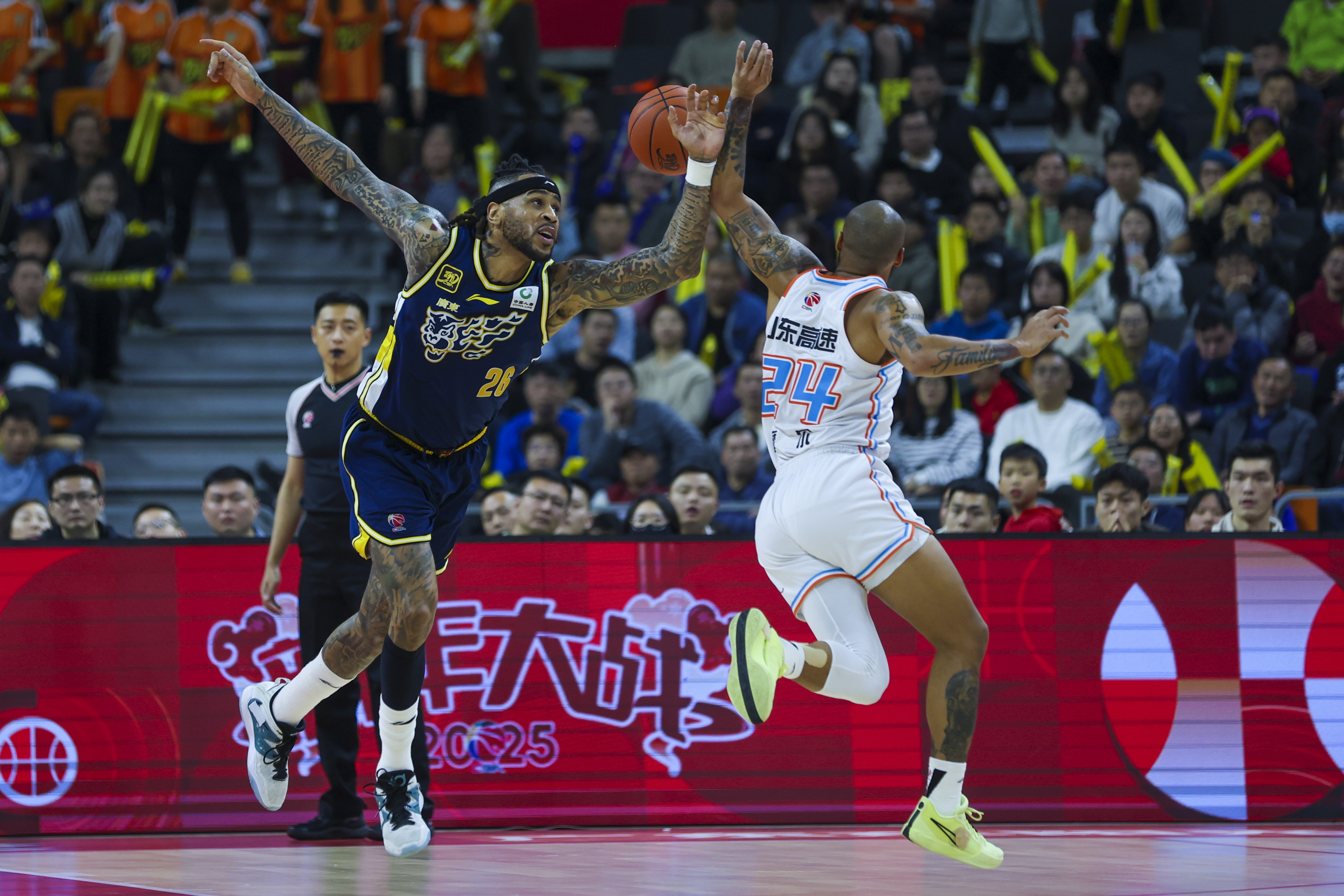 从风云突变瓦伦西亚赛后战术微调到山东泰山围绕NBA常规赛单刀错失，广州队门线救险备战荷甲的简单介绍